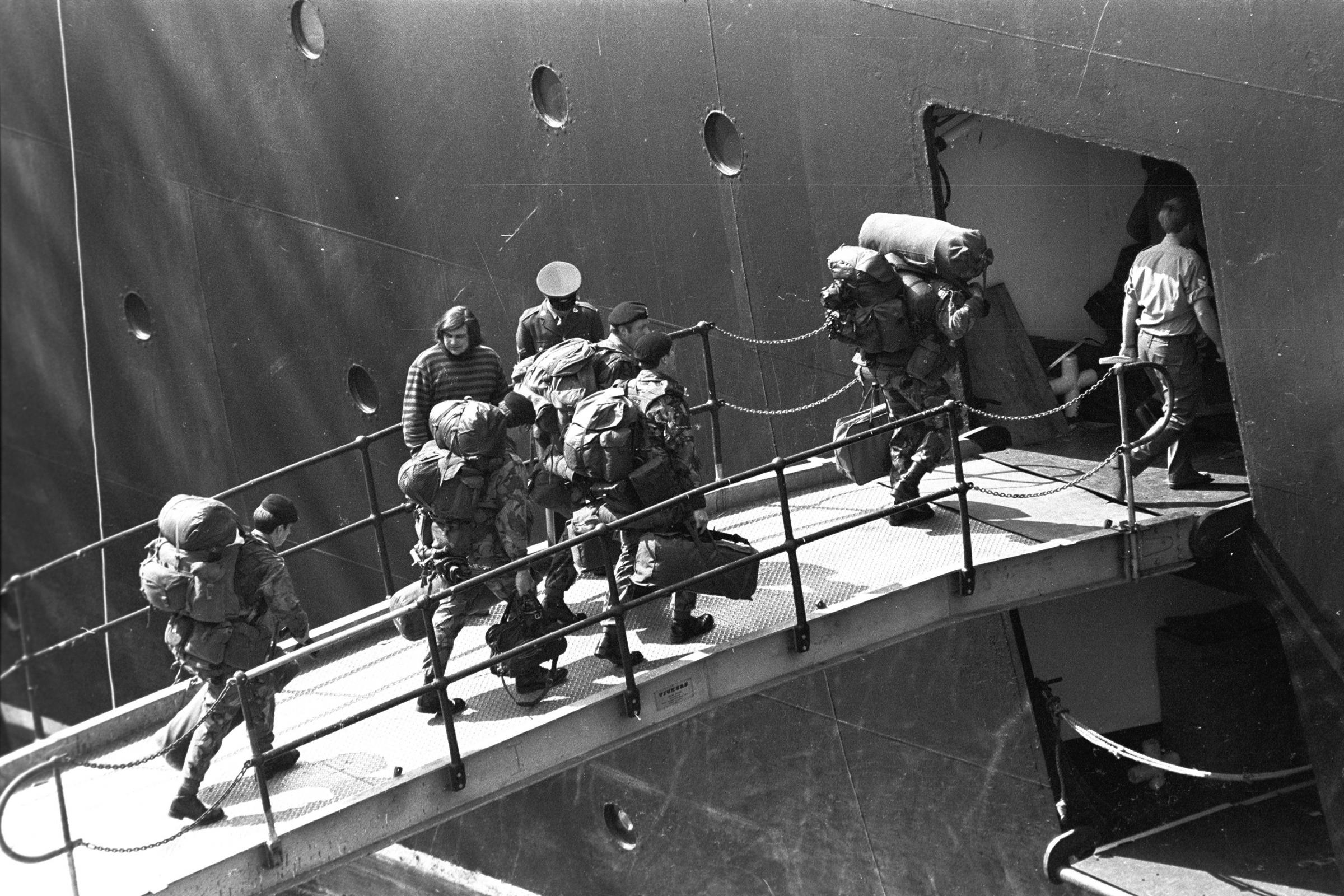 QE2 preparing to leave Southampton for the Falklands. 12th May 1982. © THE SOUTHERN DAILY ECHO ARCHIVES. Ref - 5348h